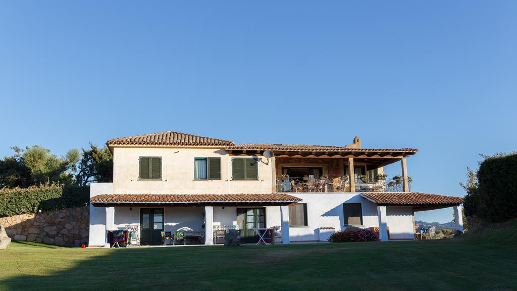 Villa Iris With Pool Байя Сардиния Экстерьер фото