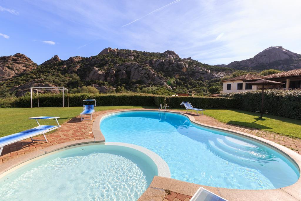 Villa Iris With Pool Байя Сардиния Экстерьер фото