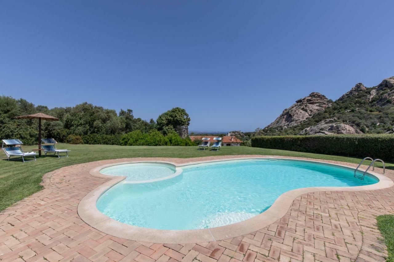 Villa Iris With Pool Байя Сардиния Экстерьер фото