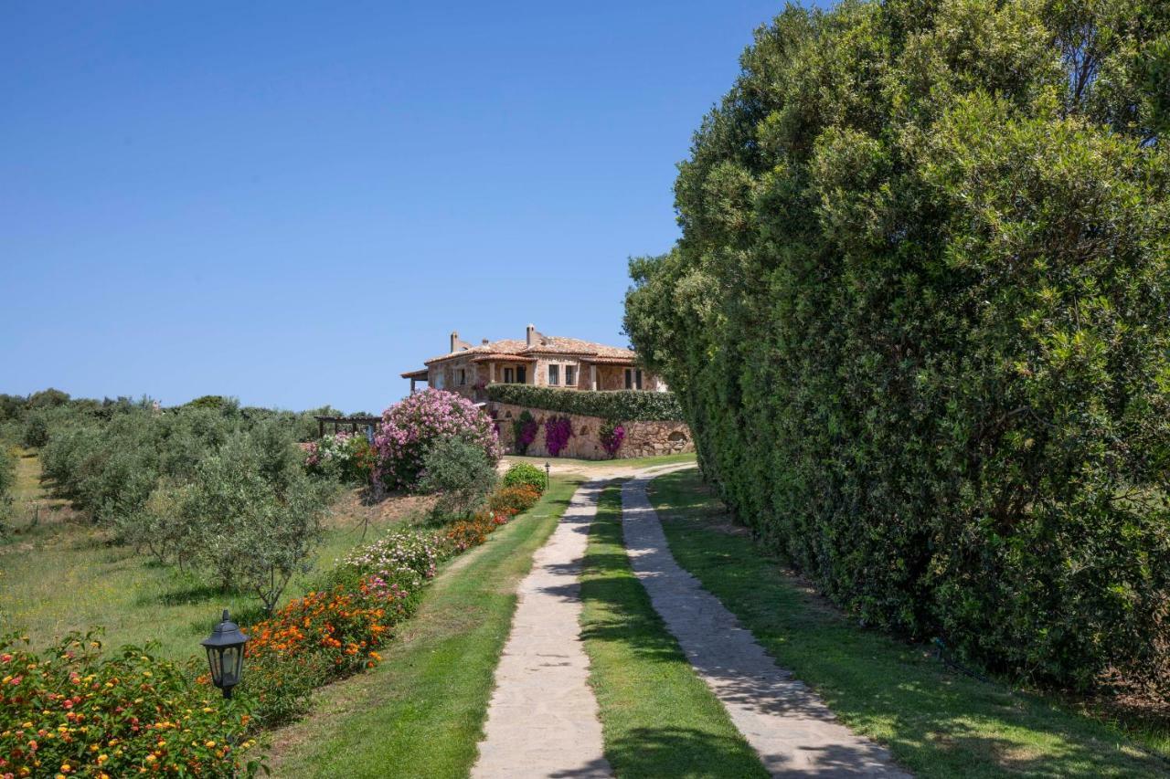 Villa Iris With Pool Байя Сардиния Экстерьер фото