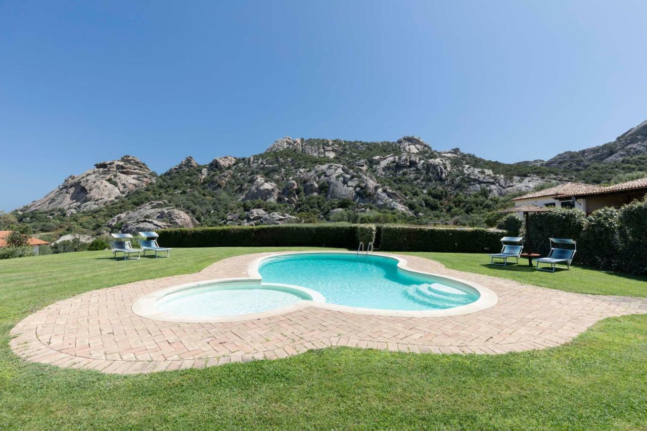 Villa Iris With Pool Байя Сардиния Экстерьер фото
